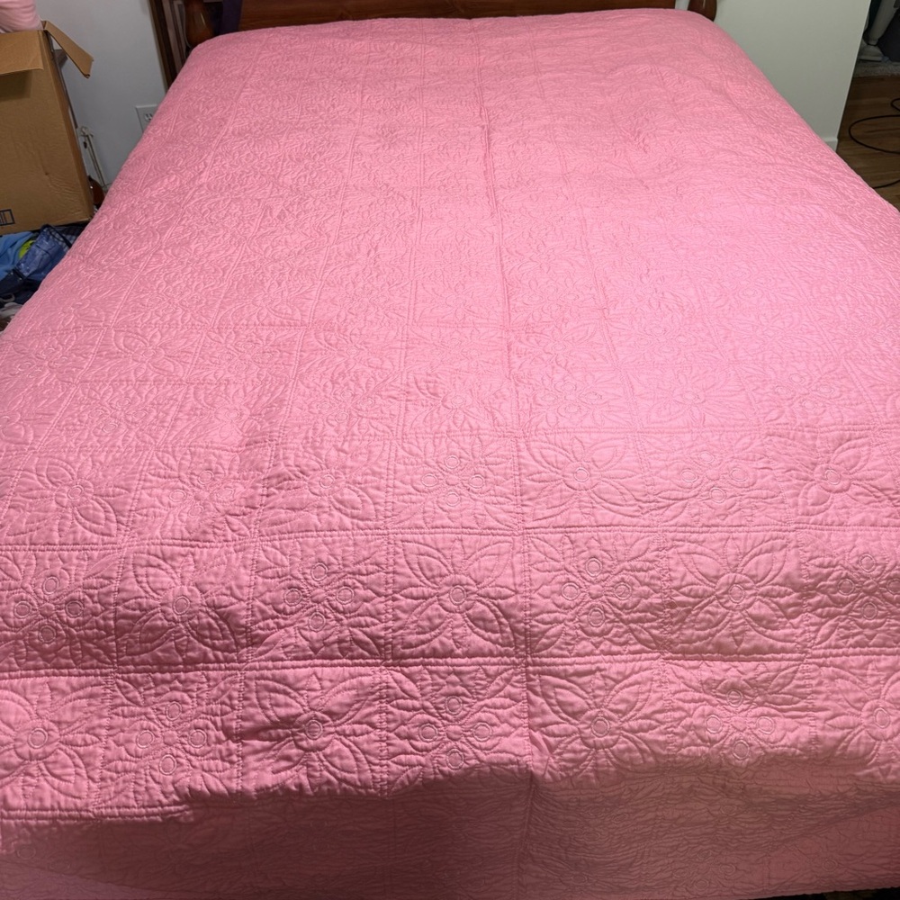 King quilt with shams.